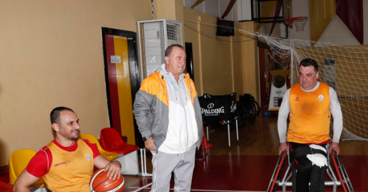 Fatih Terim Den Galatasaray Tekerlekli Sandalye Basketbol Takimi Na Ziyaret Son Dakika Galatasaray Haberleri Fotomac