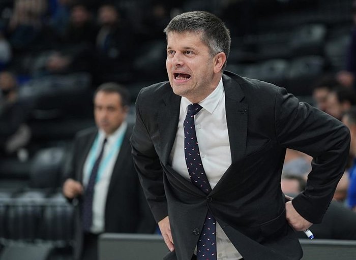 anadolu-efes-kizilyildiz-maci-canli-izle-anadolu-efes-kizilyildiz-basketbol-maci-saat-kacta-hangi-kanalda-thy-1734504629785.jpeg