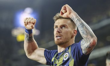 Fenerbahce De Serdar Aziz Sevinci Fenerbahce Haberleri Son Dakika Fenerbahce Haberleri Fot