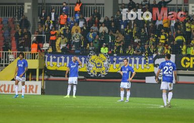 Göztepe - Fenerbahçe maçından kareler...