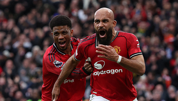 Manchester'ın rengi kırmızı!