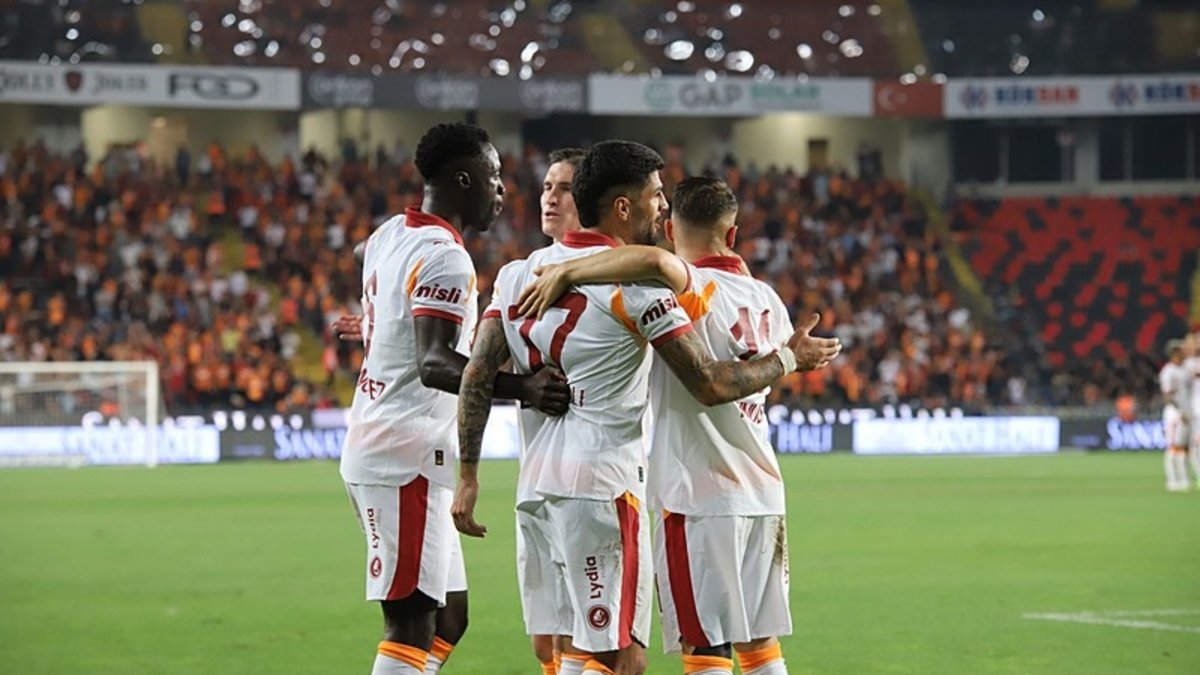 Gaziantep'te sarı-kırmızı şölen Gaziantep'te sarı-kırmızı şölen