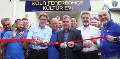 Köln'de sarı-lacivert festival