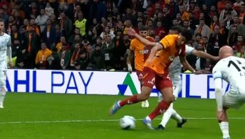 Penaltı verdi VAR'dan döndü