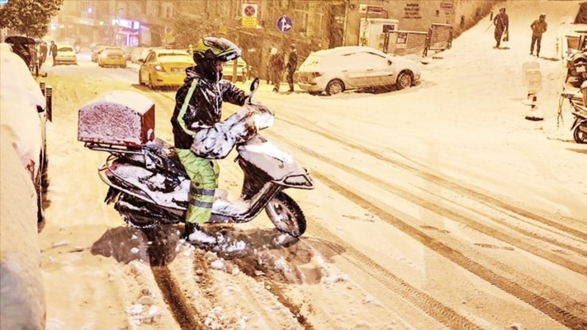 Bugün kuryeler çalışıyor mu? Siparişler teslim ediliyor mu, kurye trafiğe çıkış yasağı devam ediyor mu?