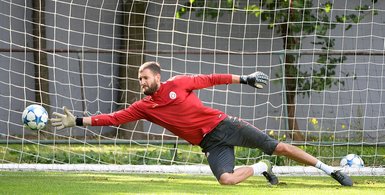 Galatasaray antrenmanında sürpriz isim! Taraftardan tepki yağdı...