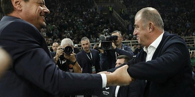 Fatih Terim Surprises Fans in Panathinaikos – Red Star Match: Here are the Exciting Moments!