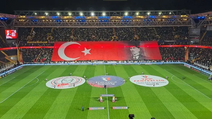 fenerbahce-tribunlerinden-cumhuriyet-bayramina-ozel-koreografi-1793462746014.jpg