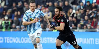 Hakan’lı Milan farklı kazandı