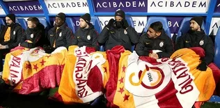 Aslan dondu kaldı