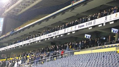 150 sağlıkçı maçı izledi