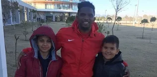 Eto’o’dan yine örnek davranış