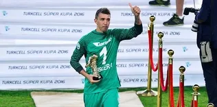 Muslera farkı!..