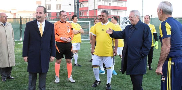 aziz yildirim hali saha maci izledi fotomac