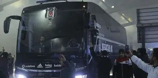 Antalya’da Beşiktaş otobüsüne taşlı saldırı