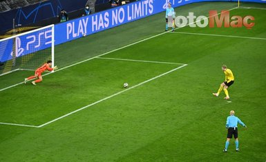Son dakika spor haberleri: Borussia Dortmund - Sevilla maçında saha karıştı! İşte o anlar