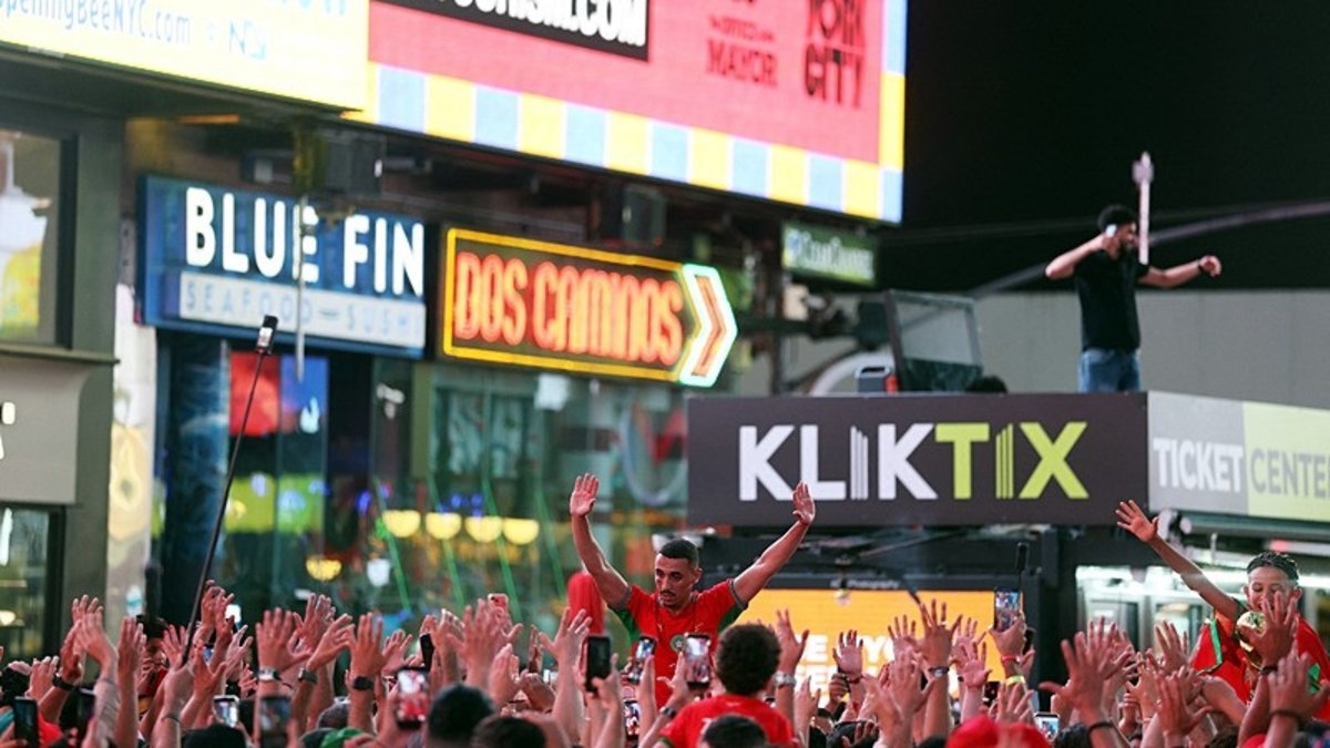 Faslı taraftarlardan Times Meydanı'nda Filistin'e destek!
