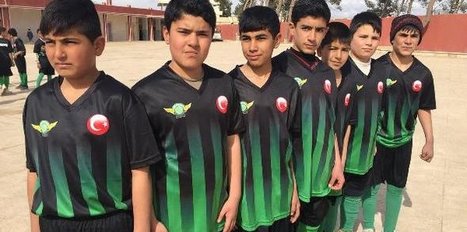 Suriyeli çocuklara forma desteği