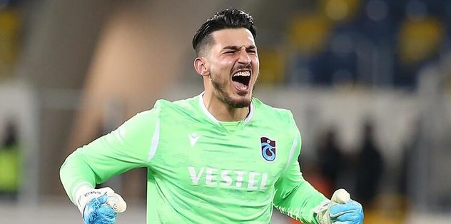 Trabzonspor'un kalecisi Uğurcan Çakır YKS sınavında! - Fotomaç