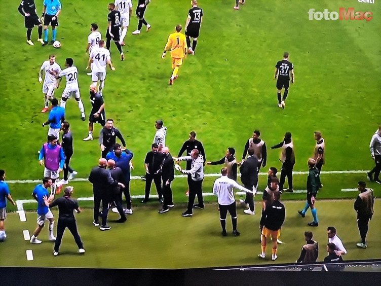 Son dakika spor haberi: Frankfurt Fenerbahçe maçında maç sonu olay! Faul sonrası ortalık karıştı