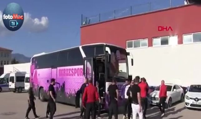 Takım otobüsüne almadılar! Futbolcular kalakaldı...