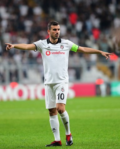 Beşiktaşlı futbolcu Oğuzhan Özyakup, Demet Özdemir’i unutamadı