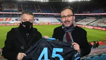 Kasapoğlu’na forma hediyesi
