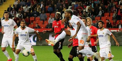 Lidere Antep şoku!