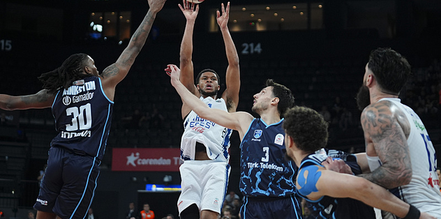 Anadolu Efes rahat kazandı