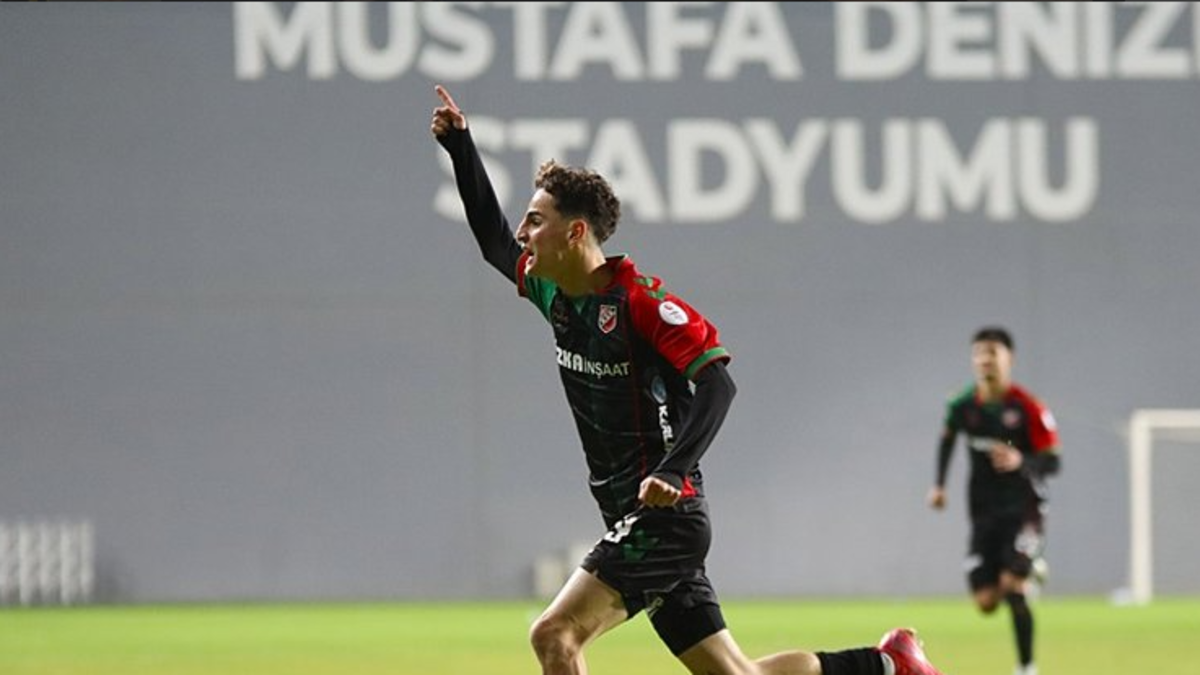 Fenerbahçe bir transferi daha bitirdi! Anlaşma detayları dikkat çekti