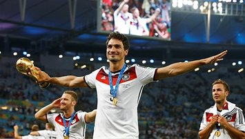 Hummels bırakıyor