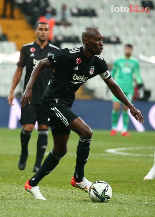 BEŞİKTAŞ TRANSFER HABERİ: PSV Atiba Hutchinson transferini bitiriyor!
