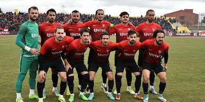 Utaş Uşakspor'da iki futbolcuyla yollar ayrıldı