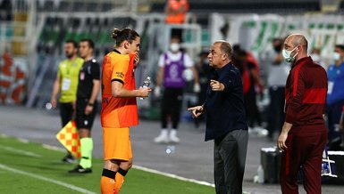 Son dakika spor haberi: Denizlispor-Galatasaray maçında ilginç diyalog! "Sivas ve Karagümrük önde hocam..."
