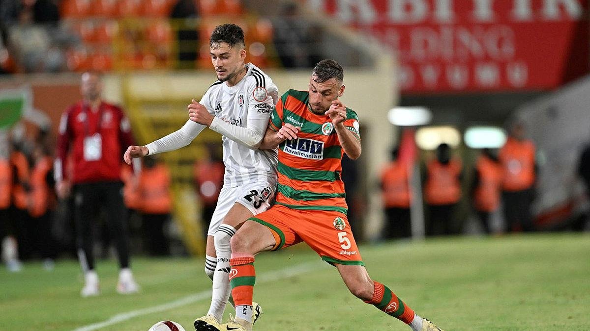 Spor yazarları Corendon Alanyaspor - Beşiktaş maçını değerlendirdi Spor yazarları Corendon Alanyaspor - Beşiktaş maçını değerlendirdi