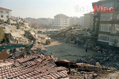 Büyük felaket 17 Ağustos Marmara depreminin 22. yıl dönümü! 17 Ağustos depremi ne zaman yaşandı? Kaç kişi öldü? Merkez üssü neresi? İşte detaylar...