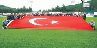 Bayraklar açıldı
