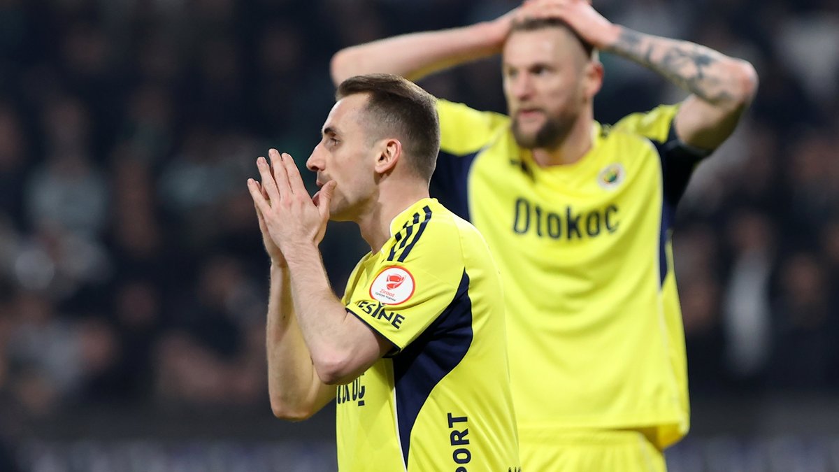 Usta yazarlardan sert sözler! Fenerbahçe'yi bu hale düşürenler utansın