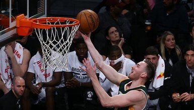 Gordon Hayward agrees to 4-year deal with Hornets
