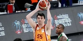 Aslan’dan şov