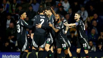 Arsenal rahat turladı!