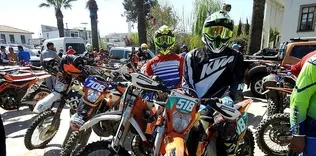 Şampiyon motorcular ödüllendirildi