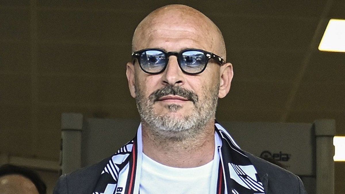 Beşiktaş'ta 1ayrılık, 3 transfer! Canlı yayında bir bir açıkladı