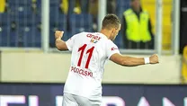 Podolski 5 maçta 5 puana etki etti