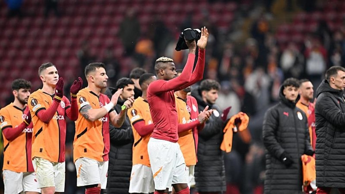 Spor yazarları Galatasaray - AZ Alkmaar maçını değerlendirdi Spor yazarları Galatasaray - AZ Alkmaar maçını değerlendirdi