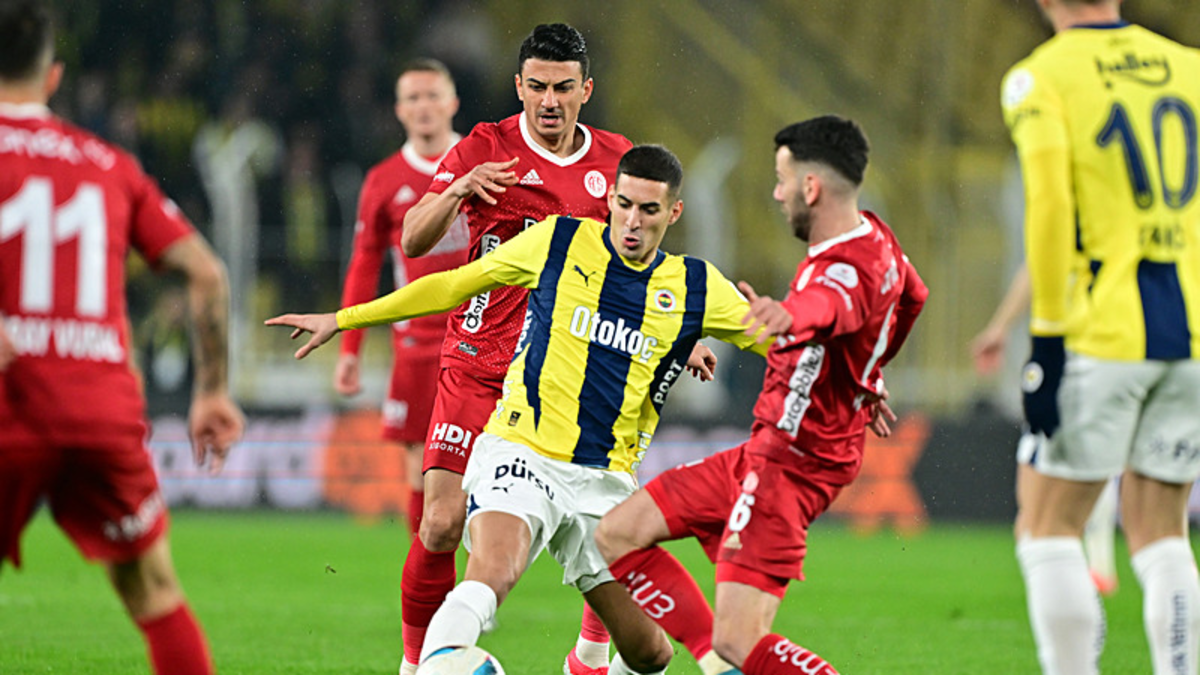 Fenerbahçe'de Mert Müldür'den açıklama: Zirveye ortağız