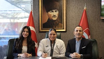 Şampiyon boksörden imza