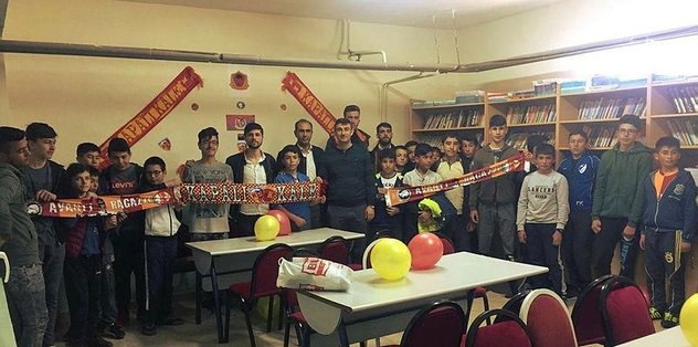 Kayserispor taraftarından kütüphane