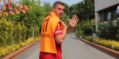 Poldi giderayak yaptı yapacağını!