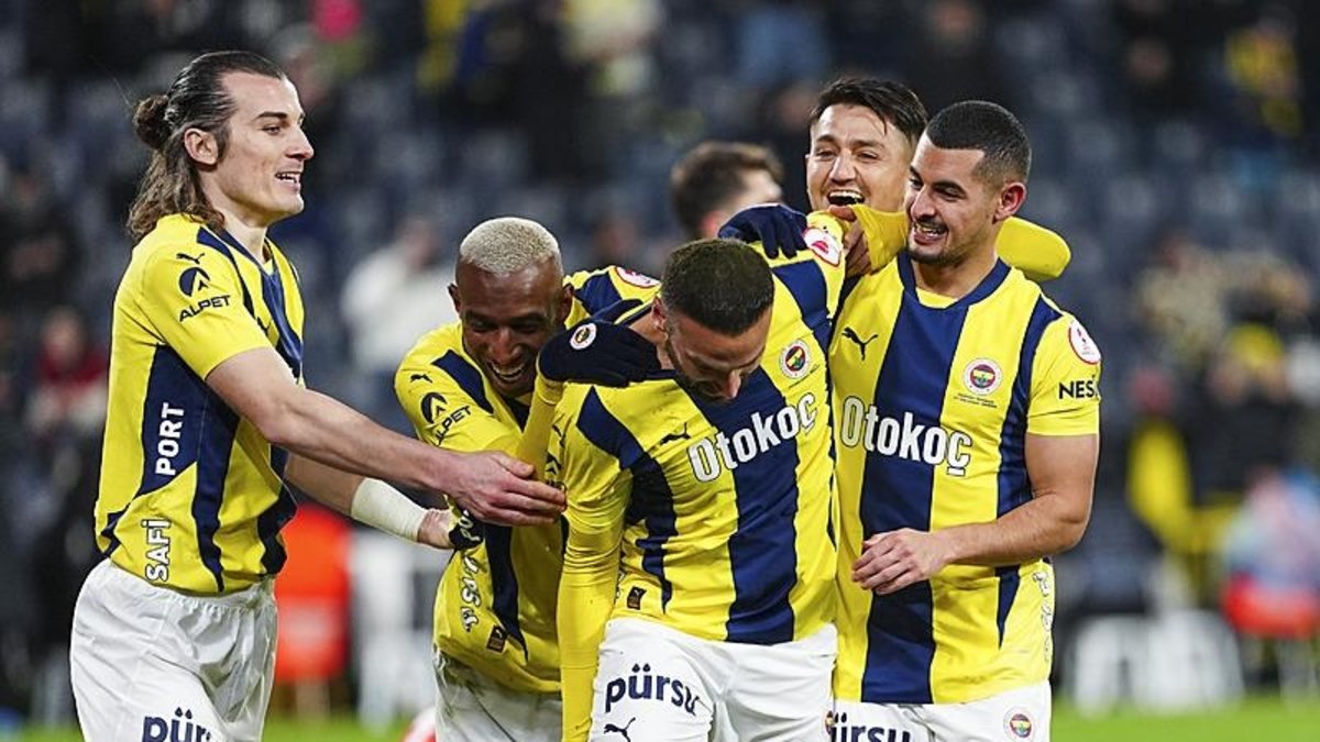 Fenerbahçe 5-0 Erzurumspor FK (GENİŞ ÖZET) Kanarya kupada liderliğe yükseldi Fenerbahçe 5-0 Erzurumspor FK (GENİŞ ÖZET) Kanarya kupada liderliğe yükseldi